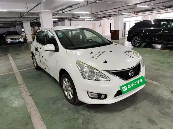 Nissan Tiida 2015
