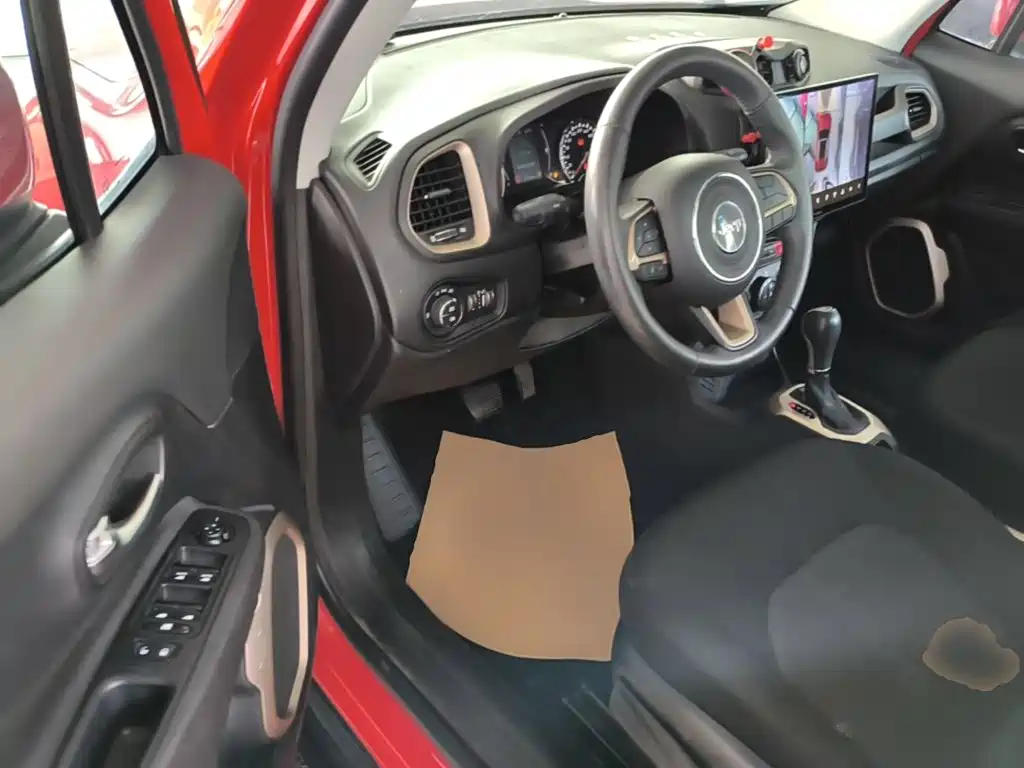 Jeep Renegade 2018 — фото 16