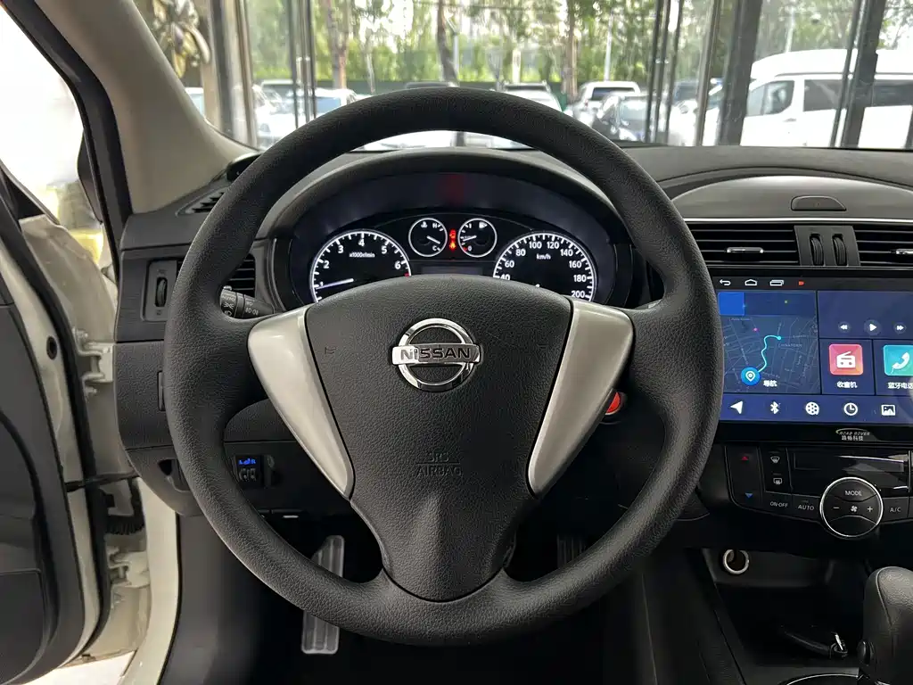 Nissan Tiida 2015 — фото 13