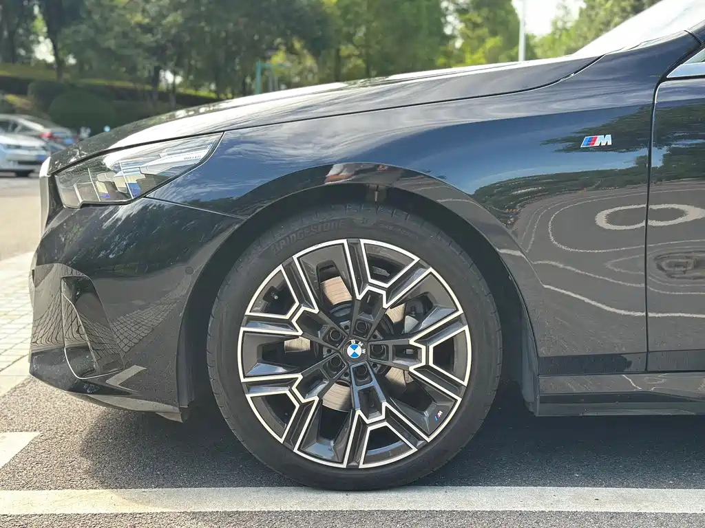 BMW 5 Series 2025