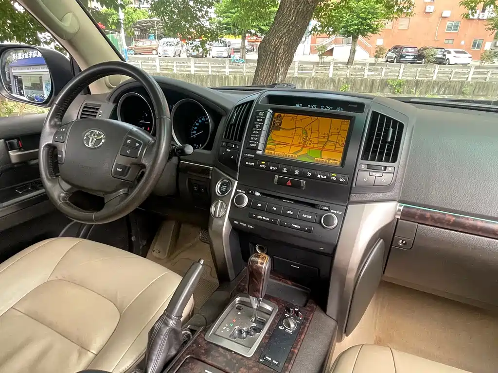 Toyota Land Cruiser 2010 — фото 15