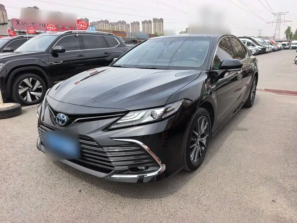 Toyota Camry 2021 — фото 2