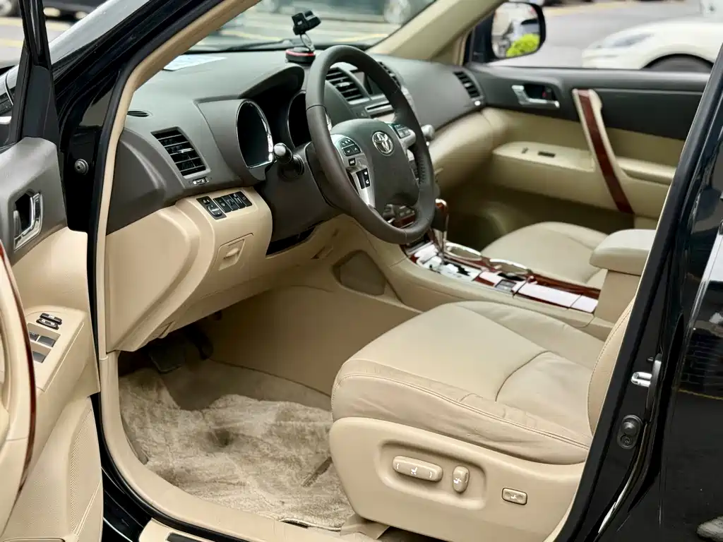 Toyota Highlander 2013 — фото 10