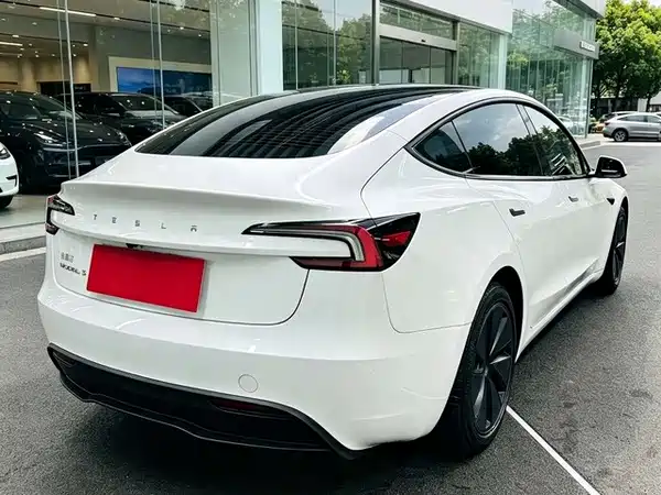 Tesla Model 3 2025