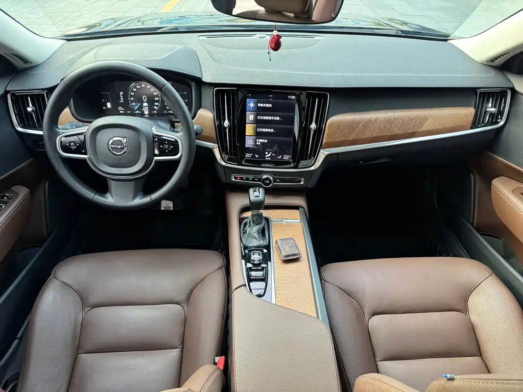 Volvo S90 2018 — фото 13