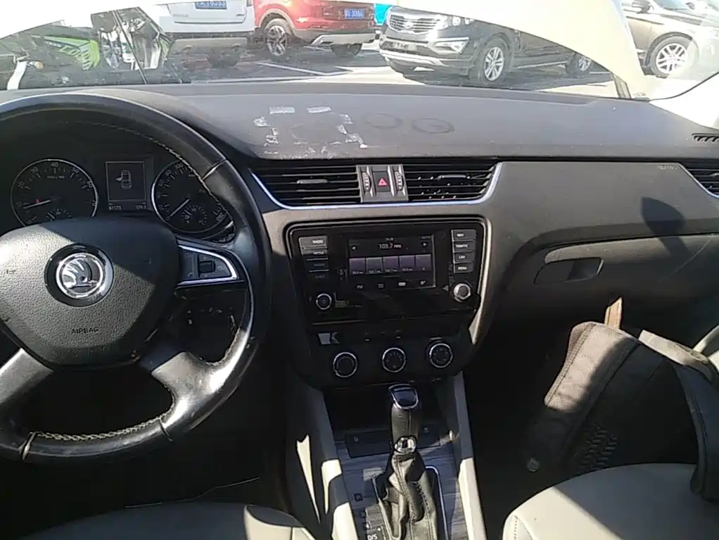 Skoda Octavia 2014 — фото 13