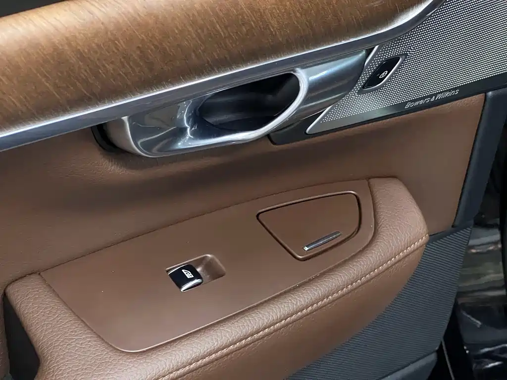 Volvo S90 2018 — фото 23
