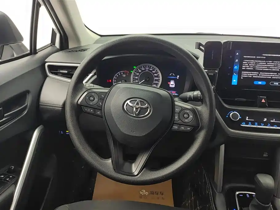 Toyota Corolla Cross 2022 — фото 15