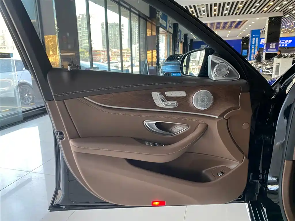 Mercedes-Benz E-Class 2023 — фото 16