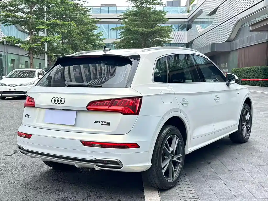 Audi Q5L 2019 — фото 22