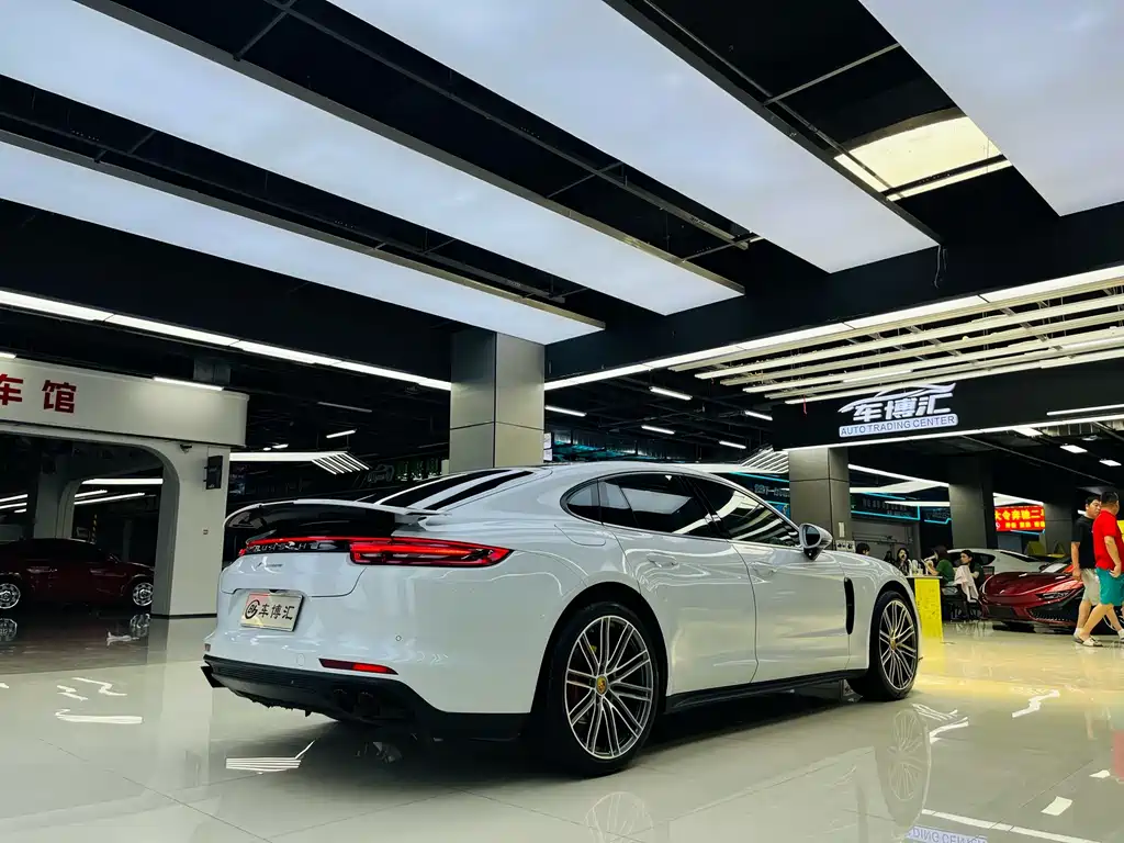 Porsche Panamera 2017 — фото 7