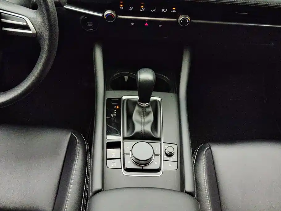 Mazda 3 Axela 2023 — фото 16