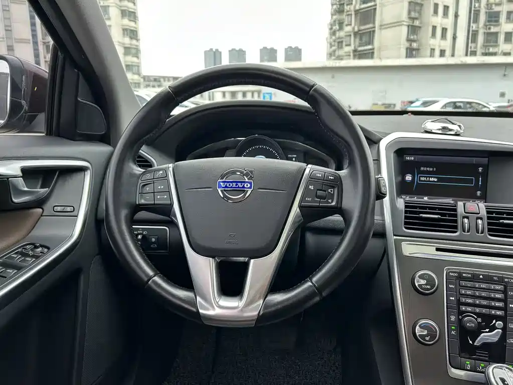 Volvo XC60 2014 — фото 16