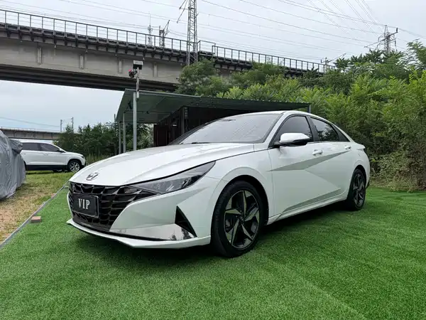 Hyundai Elantra 2023