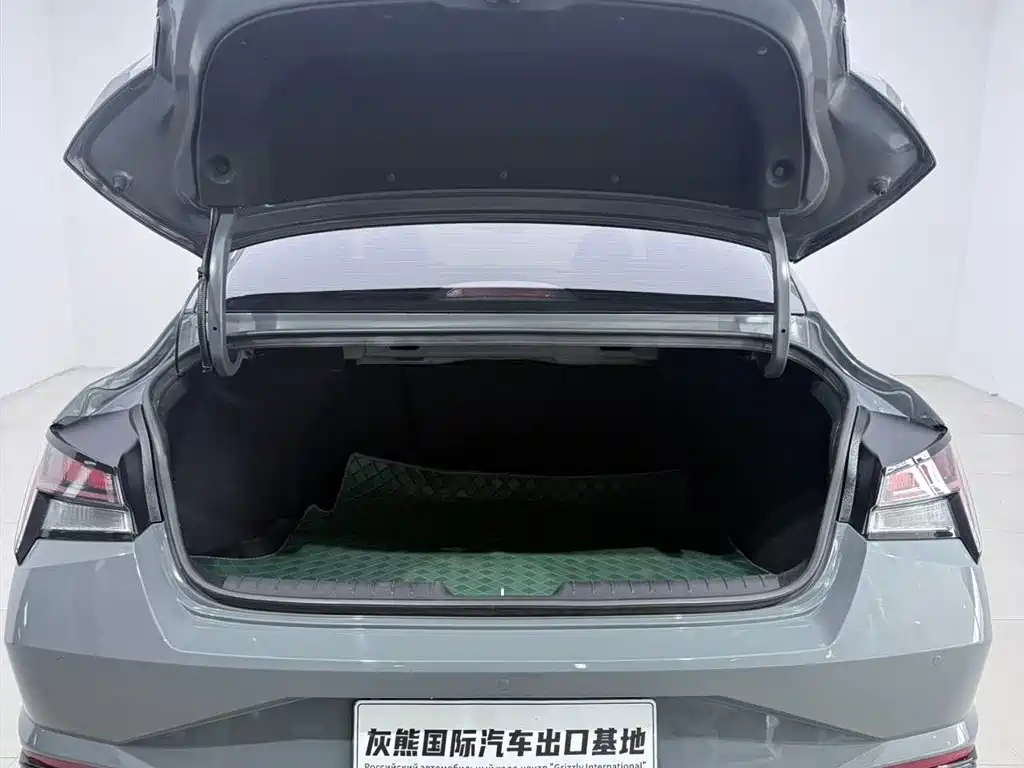 Hyundai Elantra 2023 — фото 15