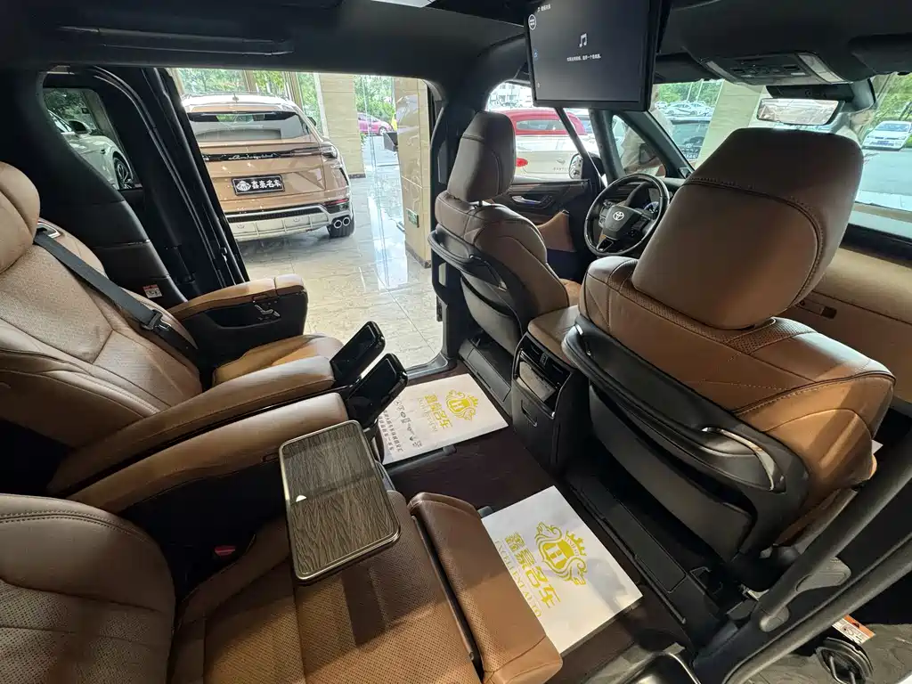 Toyota Alphard 2024 — фото 12