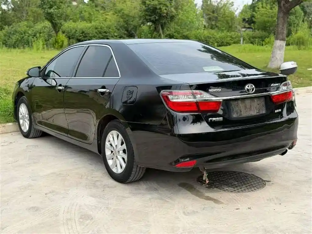 Toyota Camry 2015 — фото 8