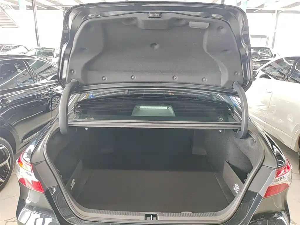 Toyota Camry 2023 — фото 19