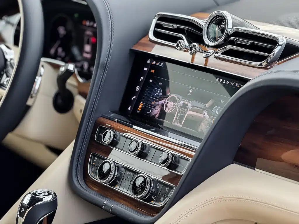 Bentley Bentayga 2021 — фото 9