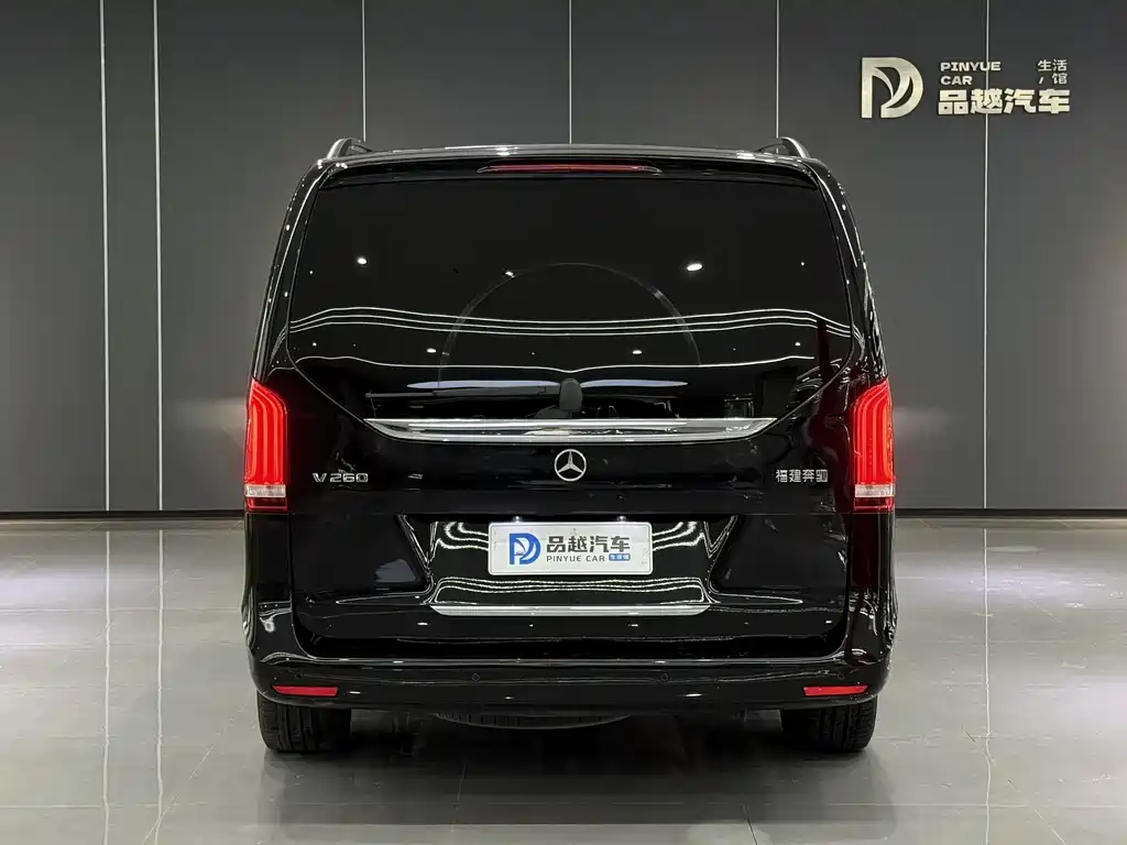 Mercedes-Benz V-Class 2023 — фото 4