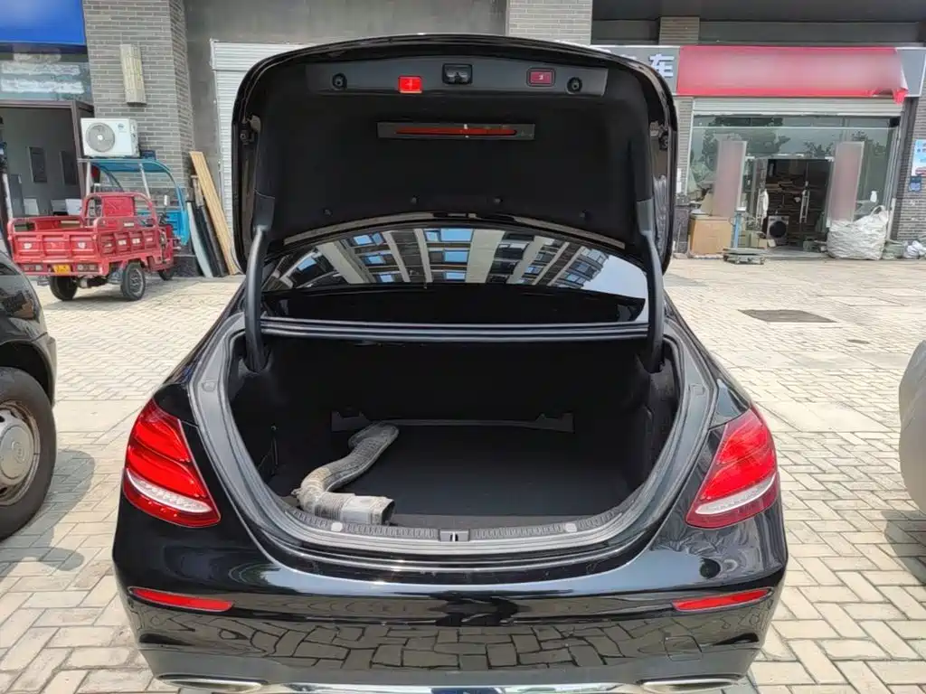 Mercedes-Benz E-Class 2016 — фото 19