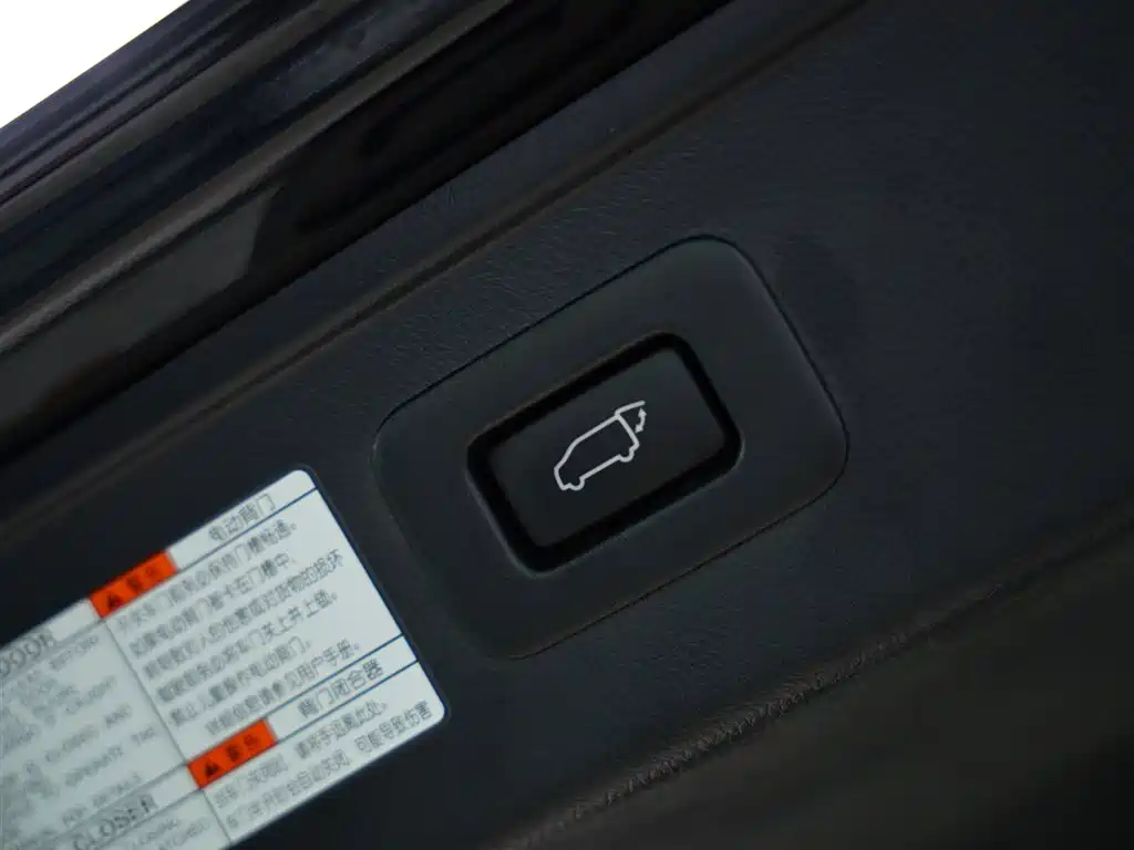 Toyota Alphard 2023 — фото 42