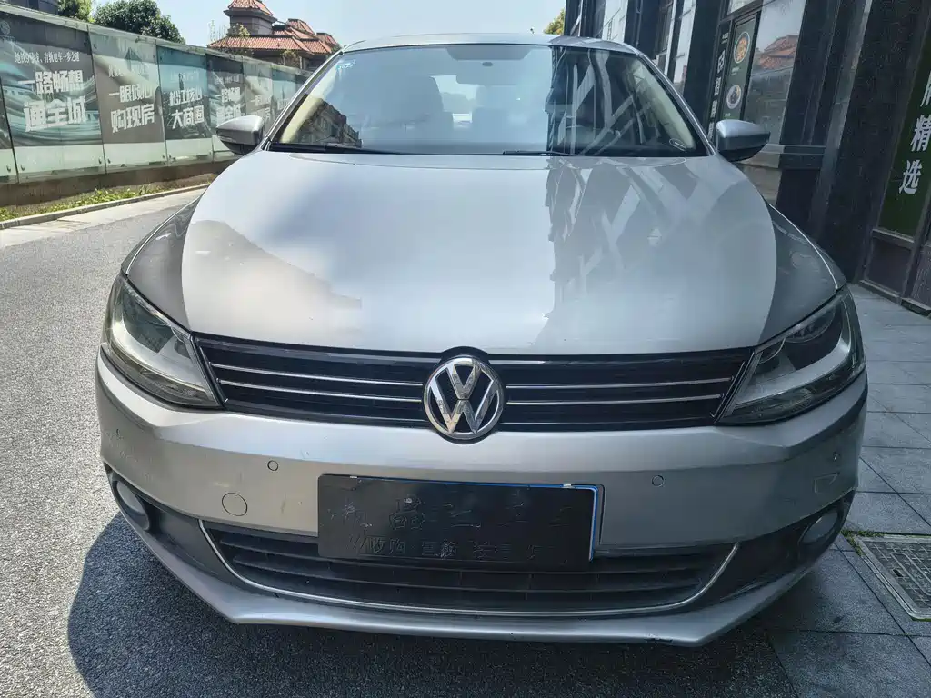 Volkswagen Sagitar 2013