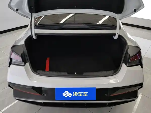 Hyundai Elantra 2024