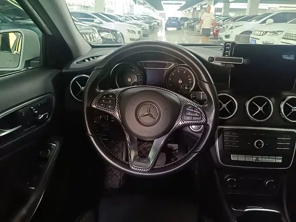 Mercedes-Benz GLA 2017 — фото 11
