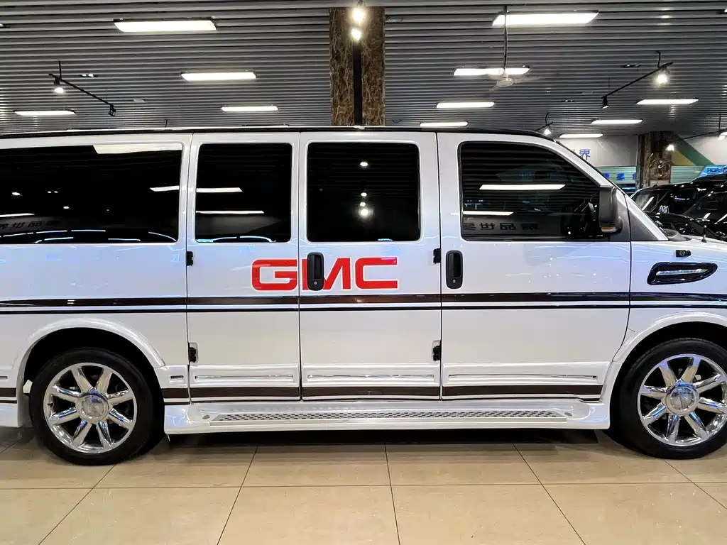 GMC Savana 2018 — фото 8