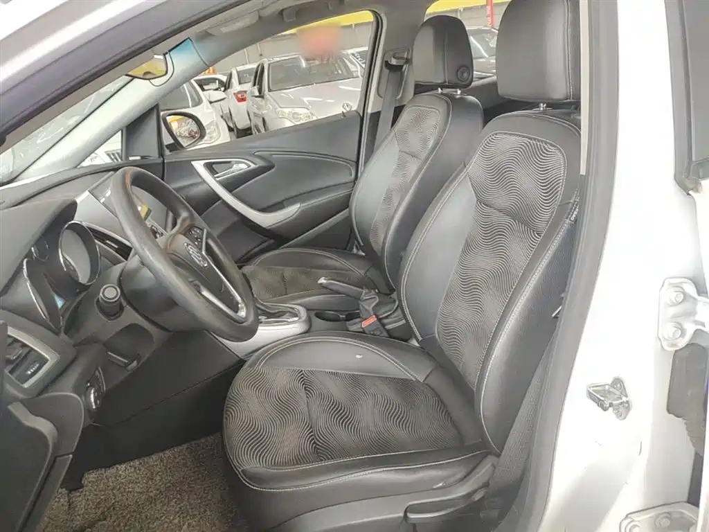 Buick Excelle 2015 — фото 15