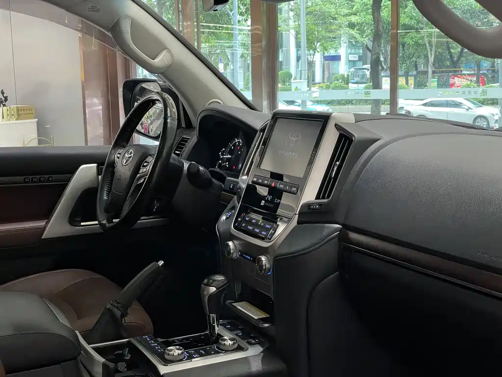 Toyota Land Cruiser 2019 — фото 14