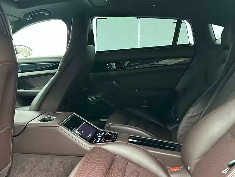 Porsche Panamera 2018 — фото 10