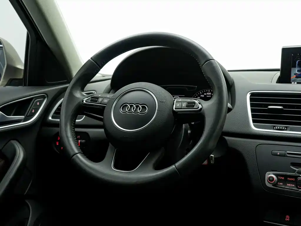 Audi Q3 2018 — фото 23