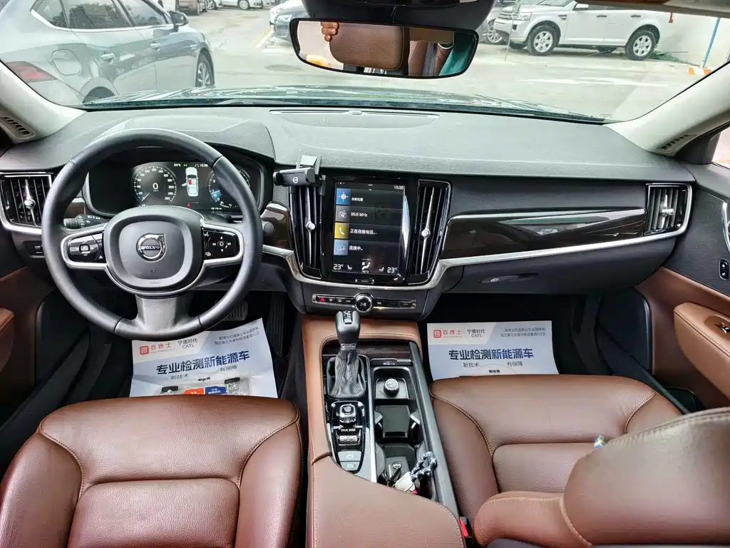 Volvo S90 2018 — фото 13