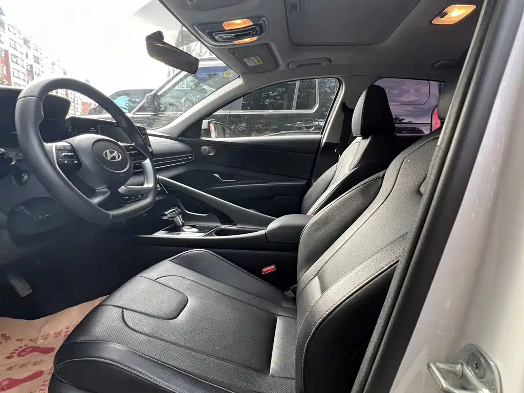 Hyundai Elantra 2023