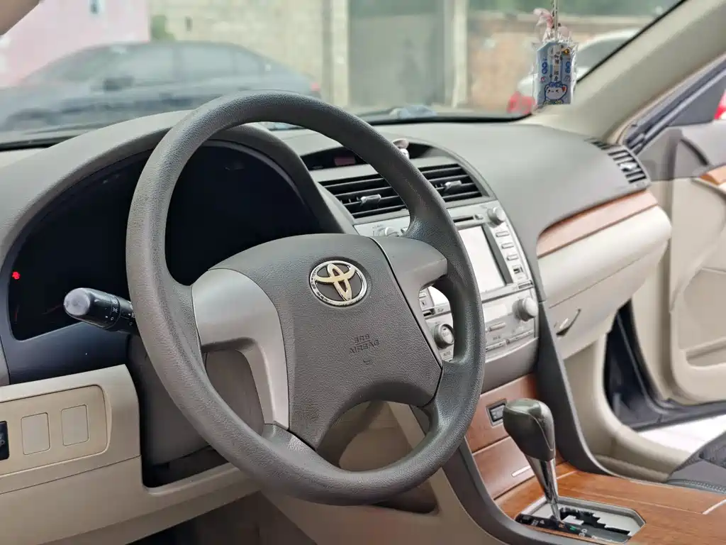 Toyota Camry 2010 — фото 11