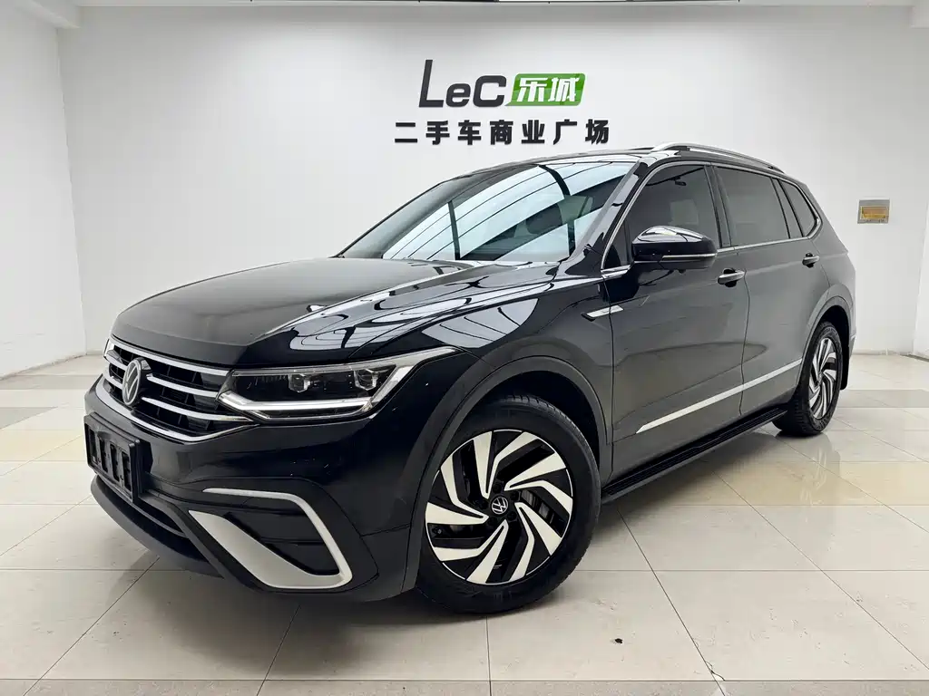 Volkswagen Tiguan L 2023 — фото 1