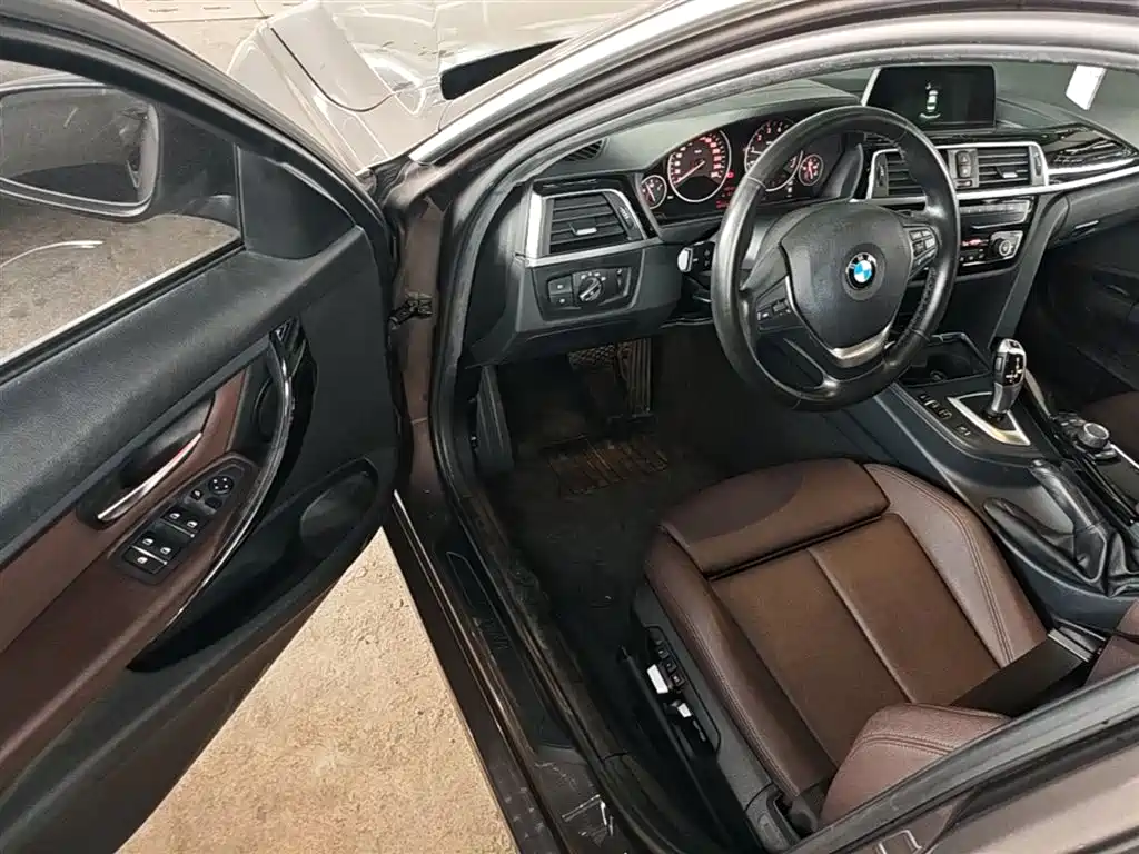 BMW 3 Series 2018 — фото 16