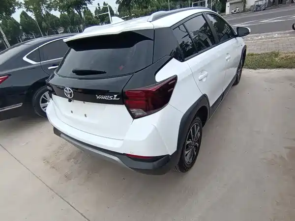 Toyota Yaris L 2022