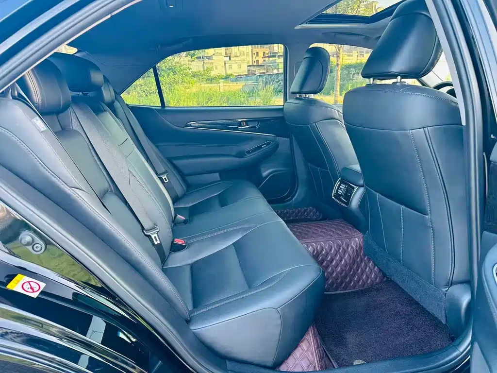 Toyota Crown 2018 — фото 10