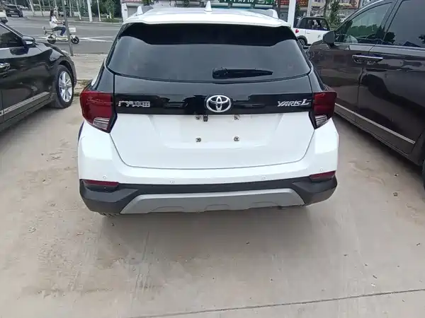 Toyota Yaris L 2022