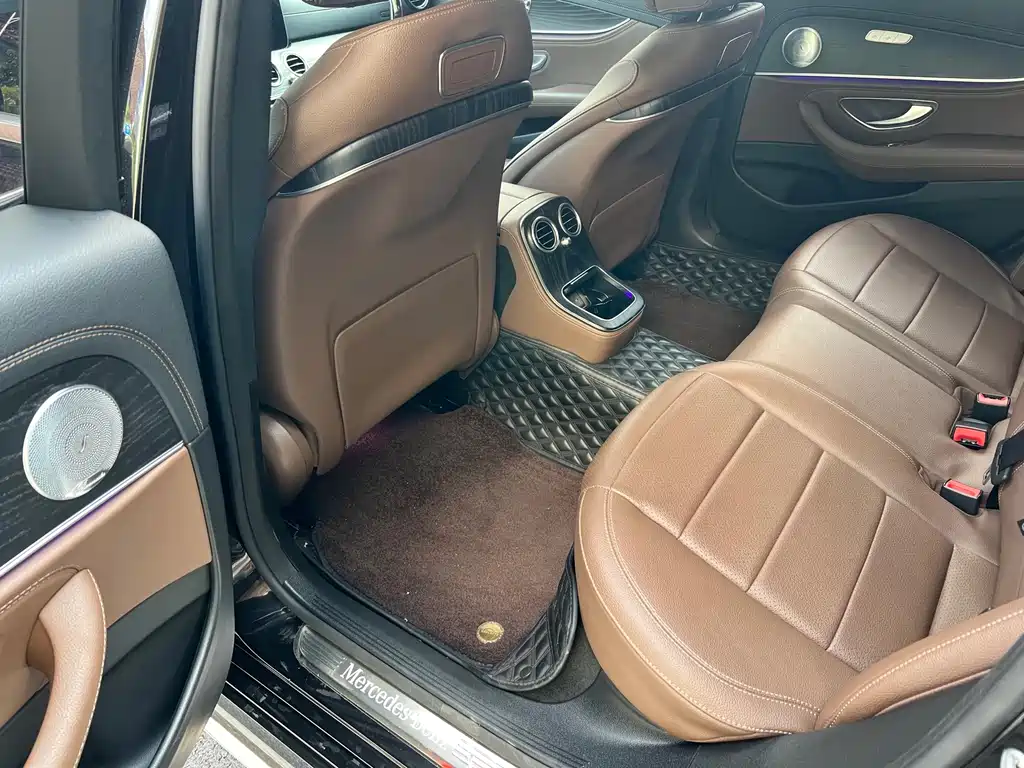 Mercedes-Benz E-Class 2023 — фото 11