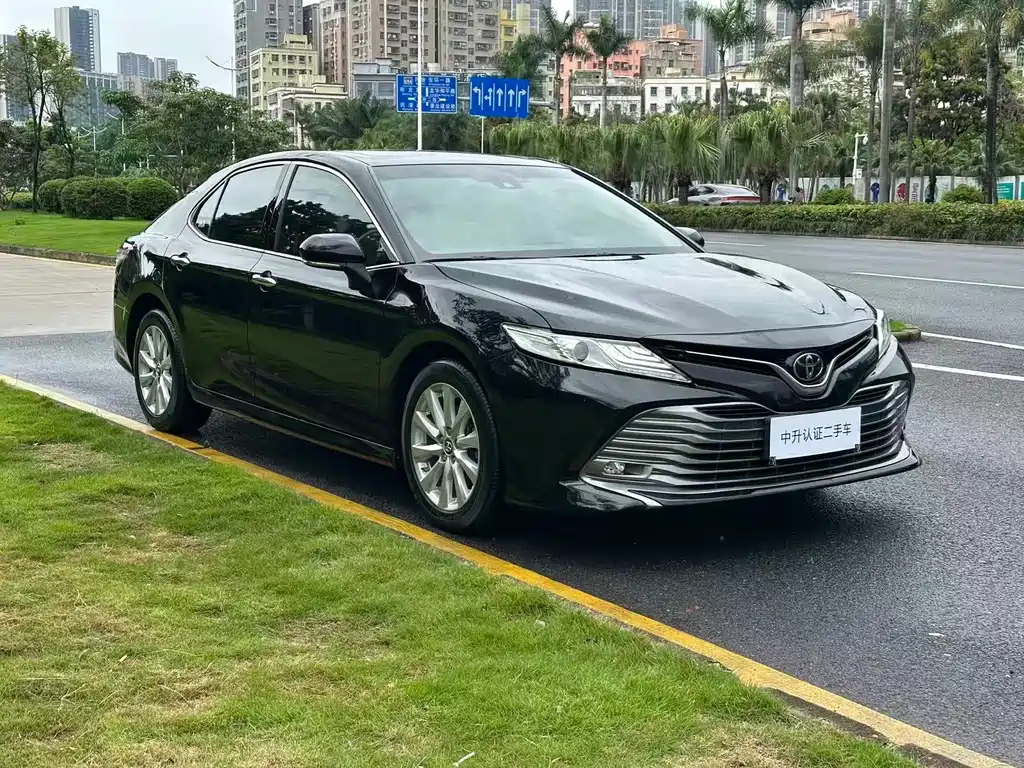 Toyota Camry 2018 — фото 3