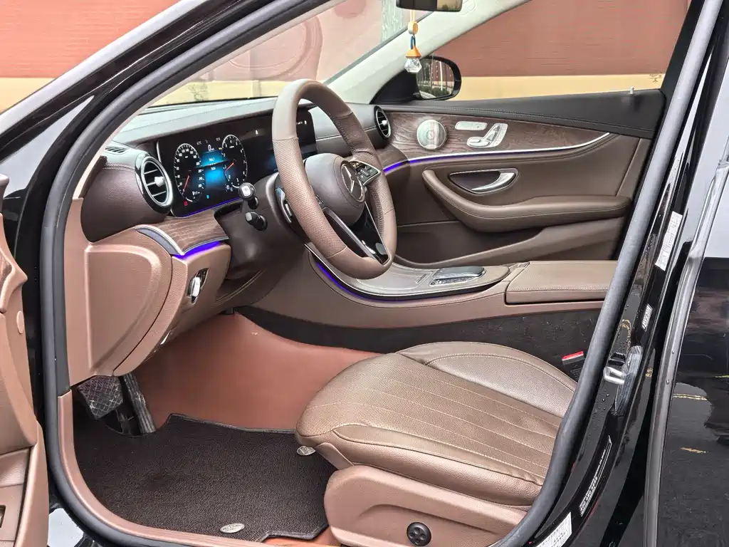 Mercedes-Benz E-Class 2023 — фото 10