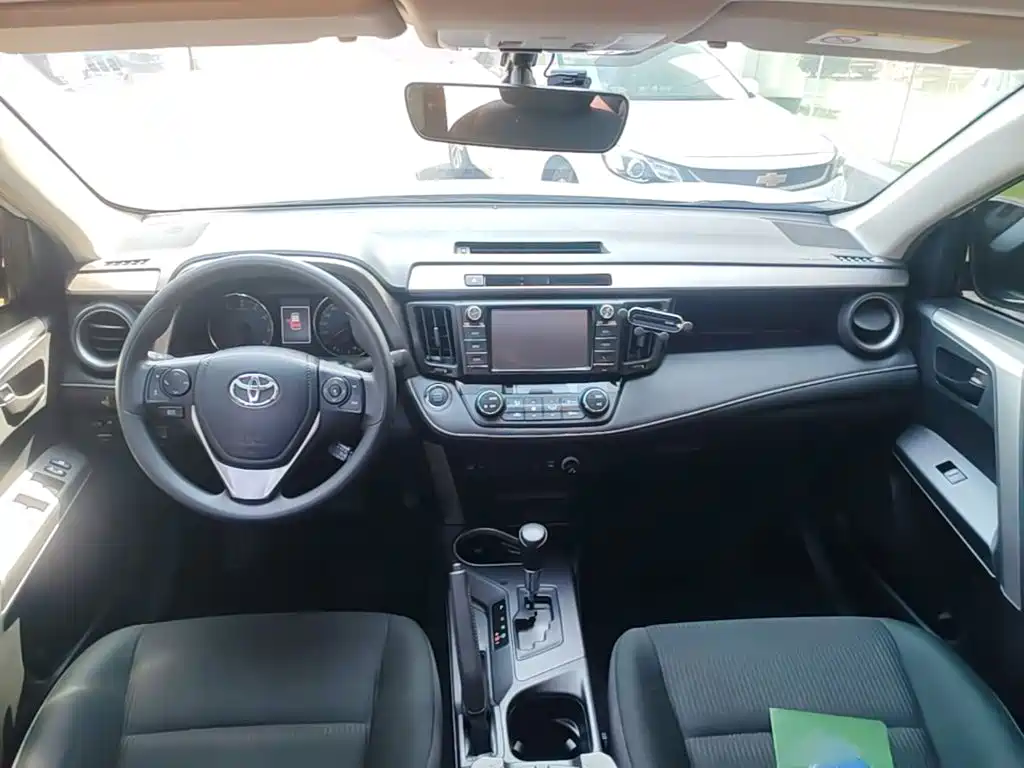 Toyota RAV4 2019 — фото 13