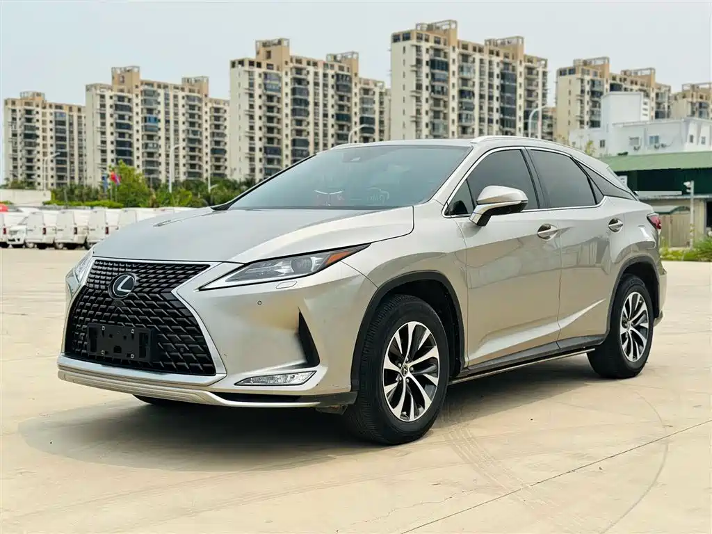 Lexus RX 2022 — фото 1