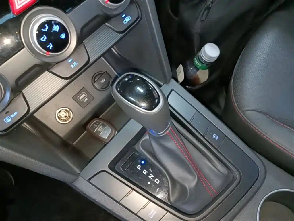 Hyundai Elantra 2019 — фото 14