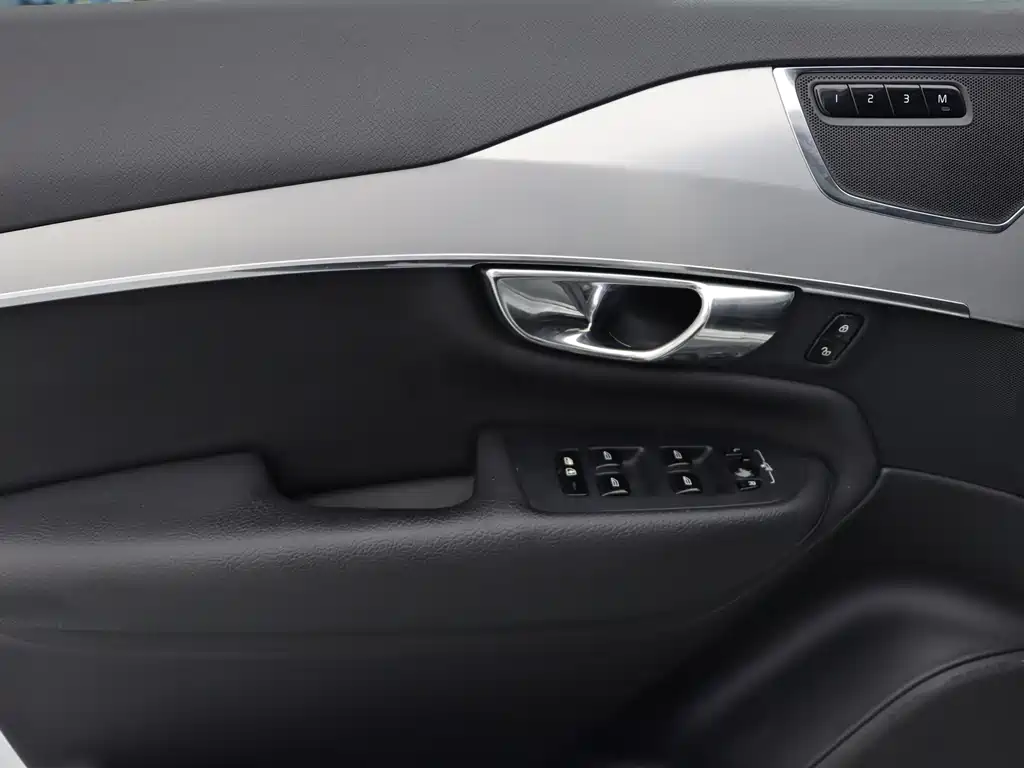 Volvo XC90 2016 — фото 11