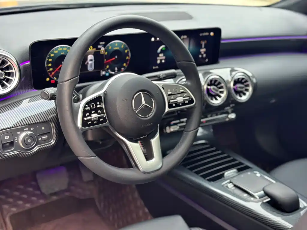 Mercedes-Benz A-Class 2022 — фото 6